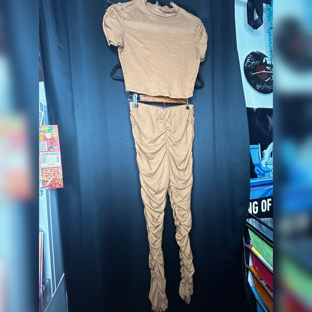 Fashion Nova 2 Piece SET ( Cropped )